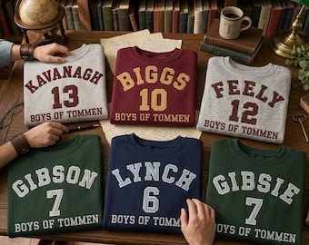 Personalisiertes Vintage Jungen von Tommen besticktes Sweatshirt, Tommen College Rundhalsausschnitt, benutzerdefiniertes Paar Shirt, Bookish Merch, Bücherwurm Geschenk