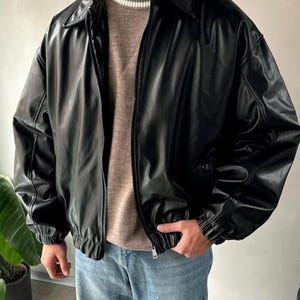 Blouson aviateur oversize en cuir noir pour homme, style streetwear ample, coupe décontractée, veste tendance ample, cadeau parfait pour lui et pour une tenue de fête