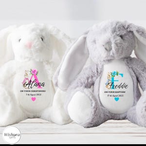 Conejito de Bautizo Personalizado – Con Nombre, Fecha y Cruz Floral