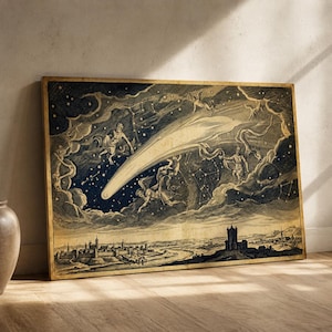 Puede incluir: Impresión enmarcada de estilo vintage que representa una escena celestial con un cometa que cruza un cielo estrellado. La obra de arte presenta figuras, constelaciones y un paisaje urbano detallado en la parte inferior, en tonos azules y beige.