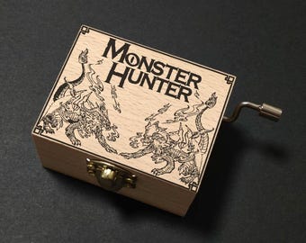 Monster Hunter Proof of a Hero 英雄の証 Boîte à musique à manivelle, cadeau vintage fait main en bois gravé