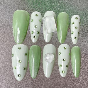 Custom press on nails/freehand sketching nails/green spring cat&#39;s eye nails/Oval nails/ summer Nails /temperament nails