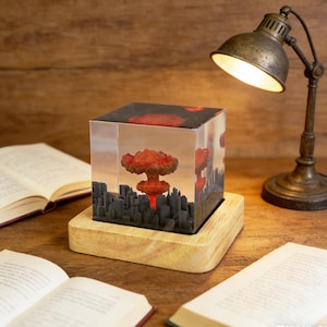 Lampada da notte a forma di nuvola in resina, cubo da scrivania di 5 cm con base in legno, regalo unico per la casa, regalo di compleanno personalizzato