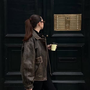 Veste en cuir marron effet vieilli oversize pour un style rétro et décontracté - Vestes en cuir marron classiques de créateur pour femme, Soldes de Pâques