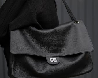 Slouchy schoudertas van echt rundleer, zachte hobo-tas van hoogwaardig leer, ruime handtas met klep, designertas met sluiting.