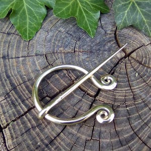 FIBULA BROOCH