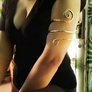BRASS SPIRAL BRACELET - forearm