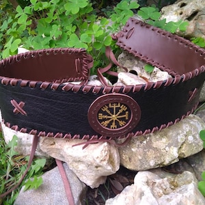 Leather belt with Vegvisir brass decoration