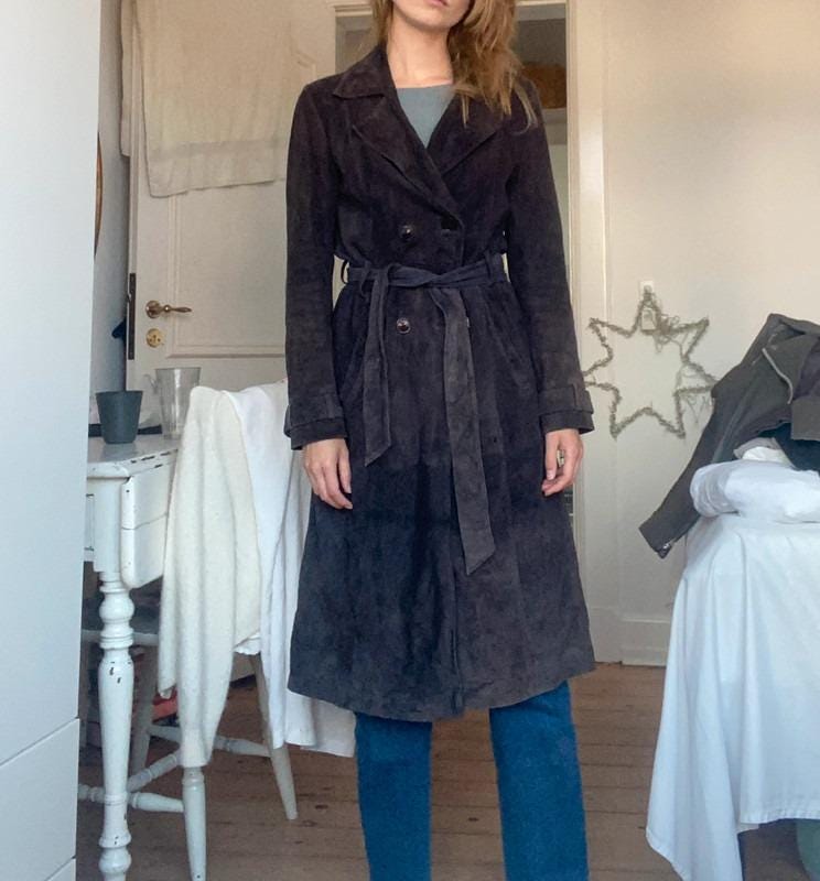 スエードトレンチコート：レディースロングベルトオーバーコート