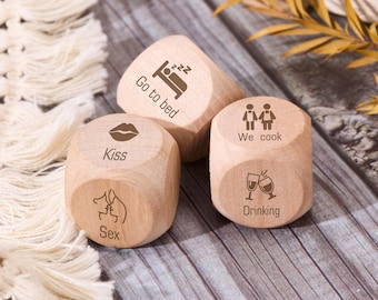 Dados de madeira personalizados para decisões de jantar, presente divertido para casais, dados de aniversário, dados para jantar de casamento, presente para casais, presentes para encontros românticos.