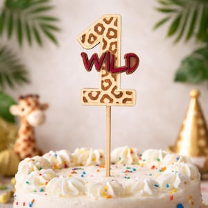 Cake Topper 1. Geburtstag | Wild One - Tortenstecker aus Holz im Leo-Design, naturbelassen oder farbig | Geburtstagskuchen Dekoration