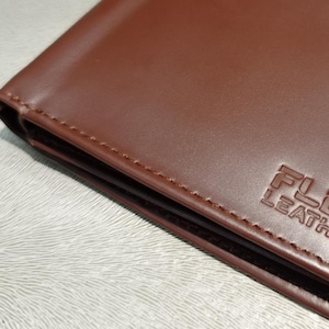 Herren Echtleder Brieftasche Stilvolle Bifold Geldbörse mit Verschluss Kompakt Sicher Langlebig & Smart Pure Rindsleder Braun Flex Leder