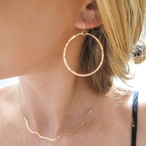 Gold Hoop Earrings / Silver Hoop Earrings Hypoallergenic 14K Gold Fill, Sterling Silver or Rose Gold Dangle Hoop Earring Hammered Hoops imagem 1