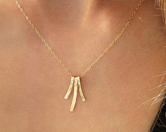 Anhänger „Klingen aus Gold“ – Zarter Anhänger mit Goldfransen – Gehämmertes Goldhalsband – Feiner Anhänger aus gehämmertem Sterlingsilber oder Roségold