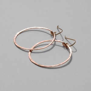 Gold Hoop Earrings / Silver Hoop Earrings Hypoallergenic 14K Gold Fill, Sterling Silver or Rose Gold Dangle Hoop Earring Hammered Hoops imagem 7