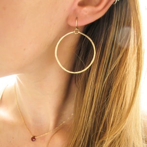 Gold Hoop Earrings / Silver Hoop Earrings Hypoallergenic 14K Gold Fill, Sterling Silver or Rose Gold Dangle Hoop Earring Hammered Hoops imagem 8