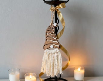 Adornos navideños de gnomo de madera con barba de macramé, adornos escandinavos para árbol de Navidad, decoración navideña colgante hecha a mano.
