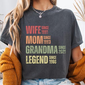 Comfort Colors® Maglietta leggendaria moglie madre nonna, regalo per la nuova nonna, maglietta retrò per la mamma, maglietta per la festa della mamma, maglietta personalizzata per la nonna, regalo per la mamma