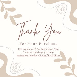Może przedstawiać: Grafika cyfrowa ze słowami "Thank You" w stylu odręcznym, po kt&oacute;rych następuje "For Your Purchase". Obraz zawiera nazwę sklepu Etsy i wezwanie do kontaktu w przypadku pytań. Dekoracyjne elementy liści i wir&oacute;w w tle.