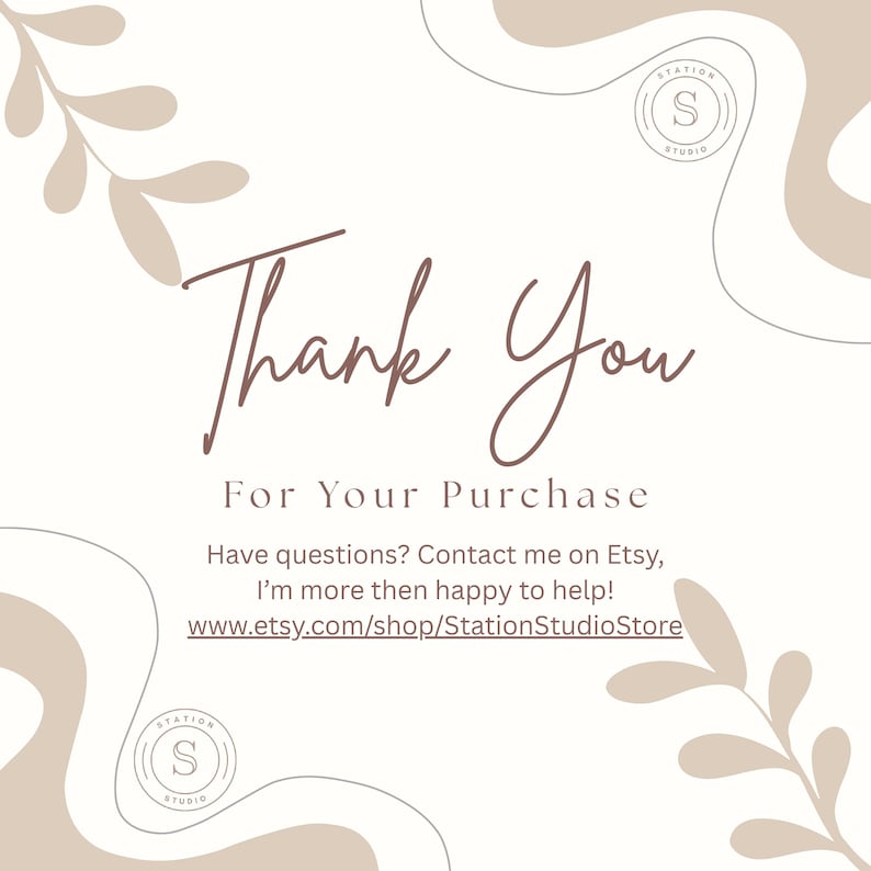 Może przedstawiać: Grafika cyfrowa ze słowami "Thank You" w stylu odręcznym, po kt&oacute;rych następuje "For Your Purchase". Obraz zawiera nazwę sklepu Etsy i wezwanie do kontaktu w przypadku pytań. Dekoracyjne elementy liści i wir&oacute;w w tle.
