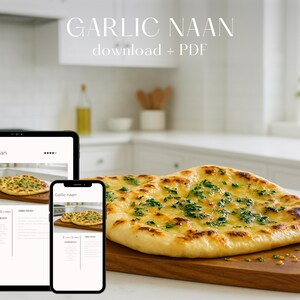 Peut inclure: Image de deux pains naan à l'ail sur une planche en bois, avec une tablette et un smartphone affichant la recette. Le naan est brun doré avec des herbes vertes. Le texte en haut indique "GARLIC NAAN download + PDF".