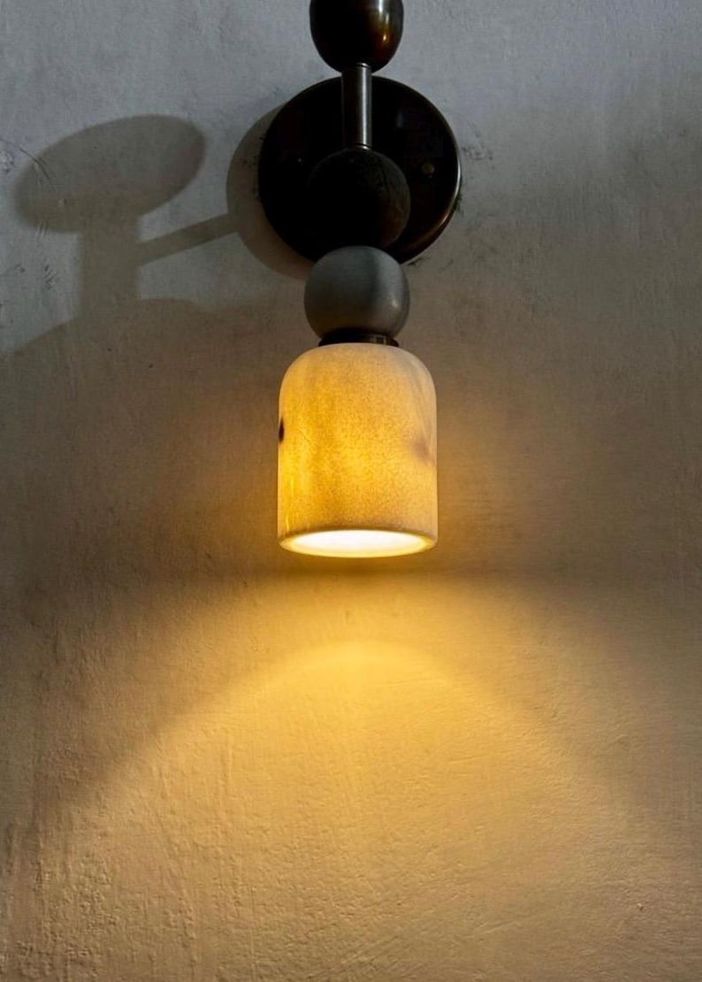 Handgjord vägglampa i alabaster, mässingslampa i mitten av århundradet med alabasterskärm, sänglampa; Sakhawy vägglampa bild 13