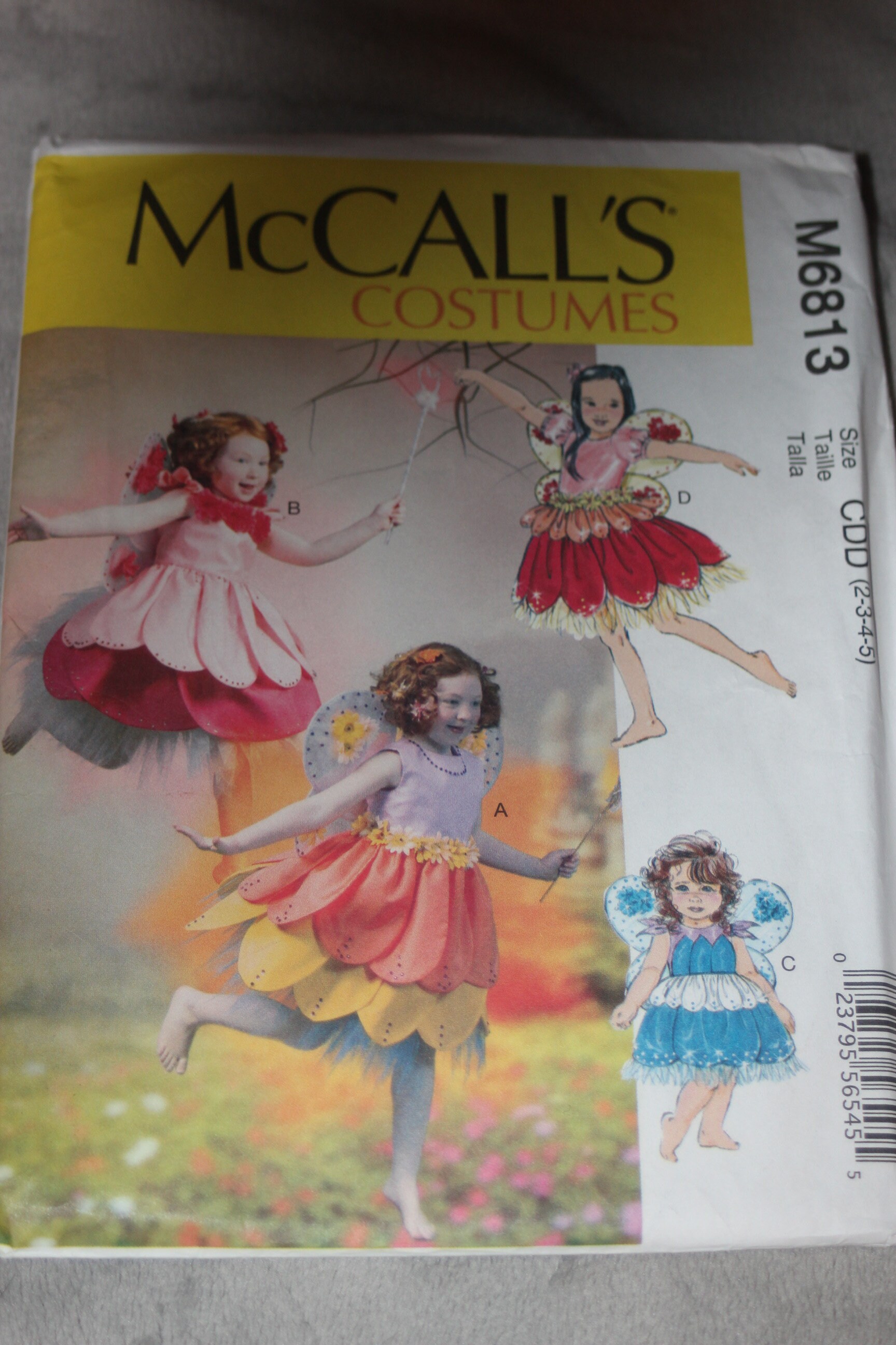 6813 PATRON McCALL/'S COSTUME FEE ELPHE PAPILLON TAILLE 2 AU 8 ANS