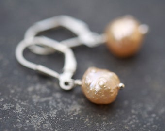 Roze parel oorbellen, zilver en pearl earrings, eenvoudige pearl drop oorbellen, eenvoudige zilveren oorbellen