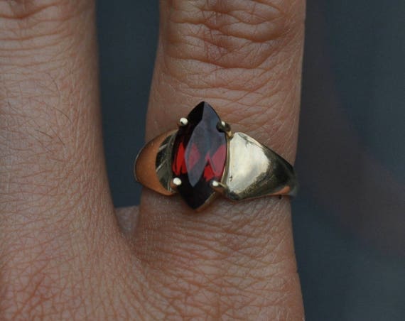 10k Solid gold garnet rings - Vintage - size 5.75… - image 2