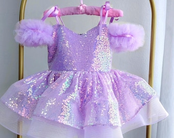 Vestido de bebé con lentejuelas lilas hecho a mano: Sesión de fotos de cumpleaños