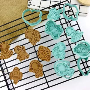 Astronauts Cookie Cutters fondant embossers mould for baking birthday cake or biscuit 6 piece set