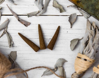 Salie wierookkegels - volledig natuurlijke handgerolde kruiden witte salie wierookkegels - 3, 6 of 12 - smudge smudge yoga meditatie wierook