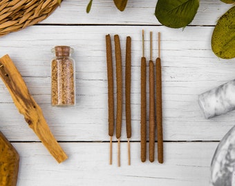 Encens Palo Santo - bâtonnets d'encens entièrement naturels roulés à la main - sachet de 6 ou 12 - bois sacré - encens terreux boisé méditatif bio brut