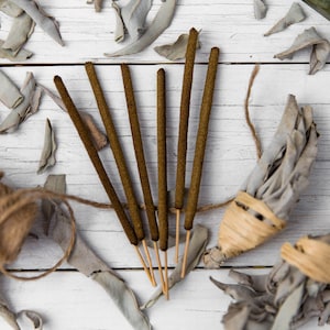 Bâtonnets d&#39;encens à la sauge - Naturels, végétaliens, à base de plantes, biologiques, bâtonnets de maculage - Sachet de 6 ou 12 - Pour nettoyer et purifier votre énergie et votre espace