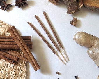 3 bâtons d'encens chai - gingembre, galanga, anis étoilé, cannelle et clous de girofle - encens artisanal traditionnel à base de plantes entièrement naturel