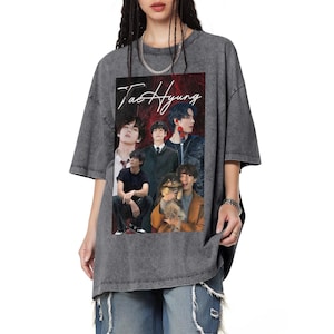 Kim Taehyung bedrucktes Top mit Rundhalsausschnitt, RM, Jin, Suga, J-Hope, Jimin, V, Jungkook, BCrewneck Shir, t BTS Süßes TATA Unisex Kurzarm-T-Shirt