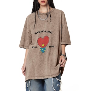 BT21 bedrucktes Top mit Rundhalsausschnitt, RM, Jin, Suga, J-Hope, Jimin, V, Jungkook, BT21 Rundhalsausschnitt, t BTS Rot Süßes TATA Unisex Kurzarm-T-Shirt