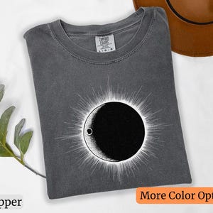 Comfort Colors® T-shirt Solar Eclipse, Eclipse Elegance – T-shirt z nadrukiem Solar Event