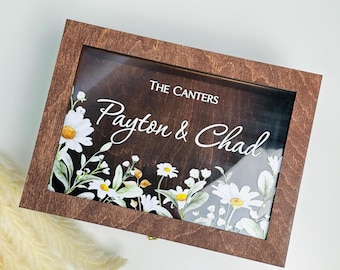 Caja de madera personalizada para tarjetas de boda con acrílico: un recuerdo rústico