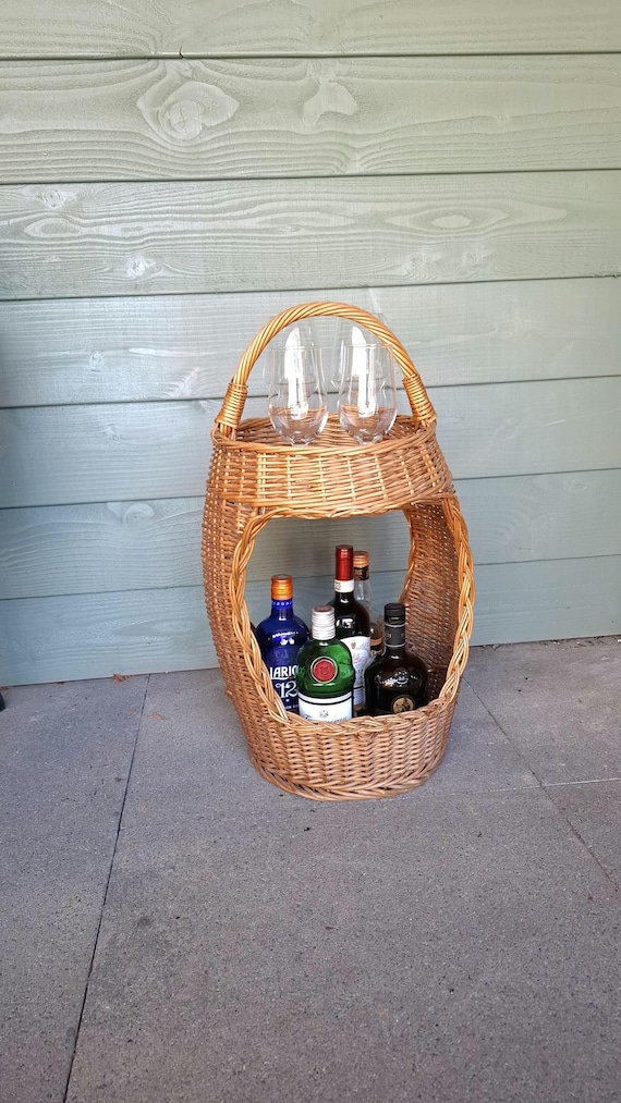 Flaschenkorb aus Rattan | Vintage-Minibar | Korb für Flaschen und Gläser | Rattankorb für Barzubehör und Dekoration