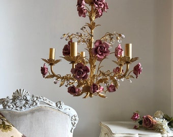 Lustre italien en fer forgé à la feuille d'or, 5 lumières roses en céramique rose