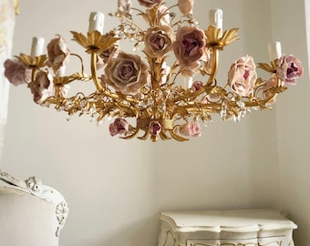 Fer forgé à la main italien 8 lumières feuille d'or lustre porcelaine pivoines et cristaux