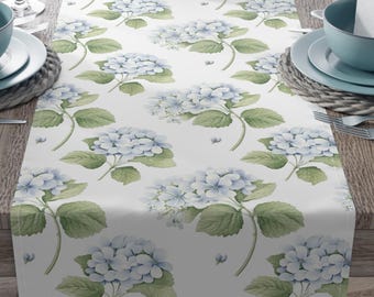 Blå hortensia bordslöpare, akvarell blommig stugdekor