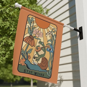 Stay Weird Garden Flag, Retro Outdoor Garden Decor, Stay Weird Yard Flag, Funny Garden Decoration, Frog Garden Banner, Welcome Garden Decor