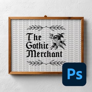 Może przedstawiać: Oprawiony wydruk z napisem "The Gothic Merchant" w gotyckiej czcionce, z kwiatowymi i liściastymi akcentami. Tło przedstawia powtarzający się wzór słów "Design Your Design". Niebieskie i białe logo "Ps" znajduje się w prawym dolnym rogu.