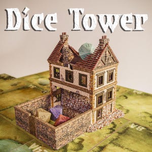 Può includere: Una torre per dadi in miniatura a forma di edificio a due piani con facciata in mattoni e aspetto invecchiato. La torre ha un tetto parzialmente crollato e finestre, con diversi dadi a più facce visibili. Il testo "Dice Tower" è sopra.