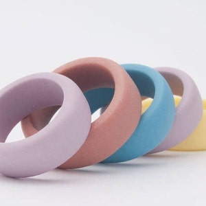 Simple Porcelain Ring Band Pastel Colors Guerrero imagem 1