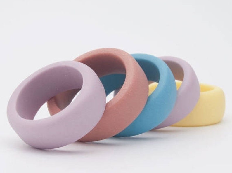 Simple Porcelain Ring Band Pastel Colors Guerrero imagem 1