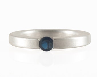 Bague en argent tendue, 4,5 mm, saphir bleu foncé d'Australie, bague tendance moderne sertie en tension