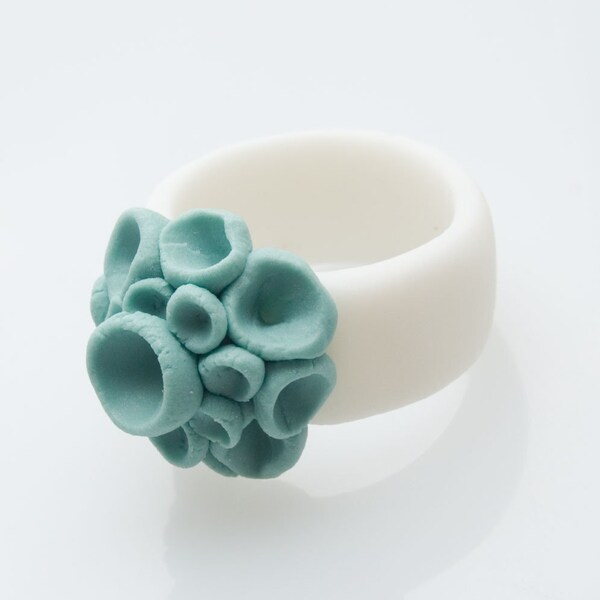 Baja Turquoise Green Porcelain Ring With Delicate Flower Decoration